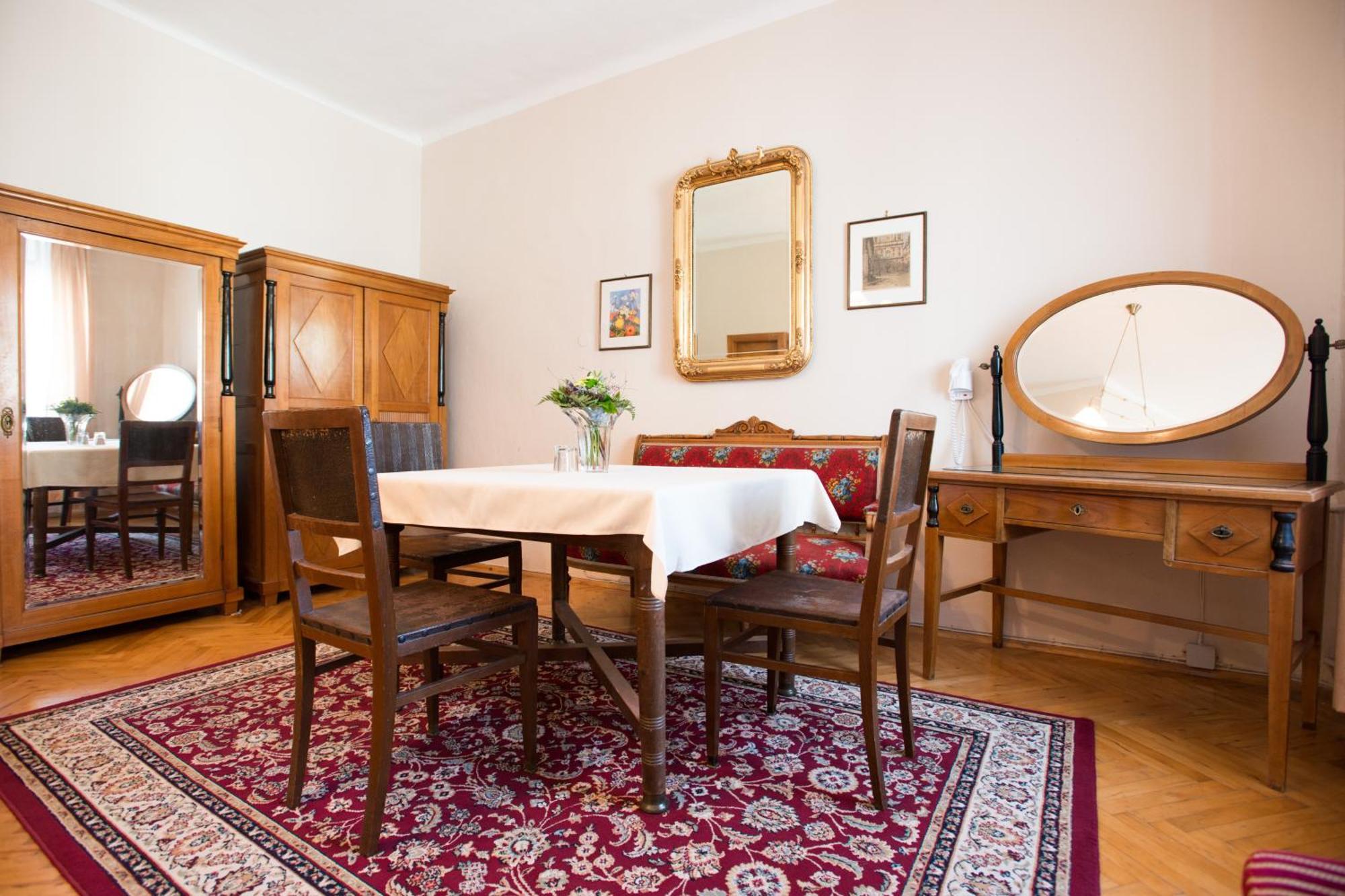 Hotel-Garni Goldenes Kreuz Grein Kültér fotó