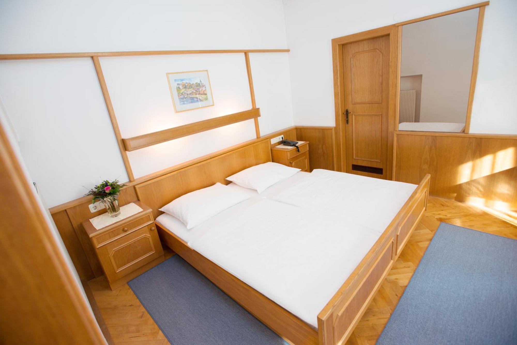 Hotel-Garni Goldenes Kreuz Grein Kültér fotó