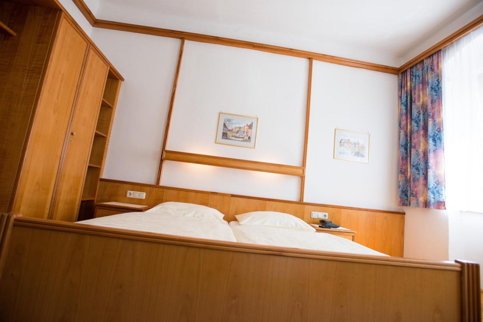 Hotel-Garni Goldenes Kreuz Grein Szoba fotó